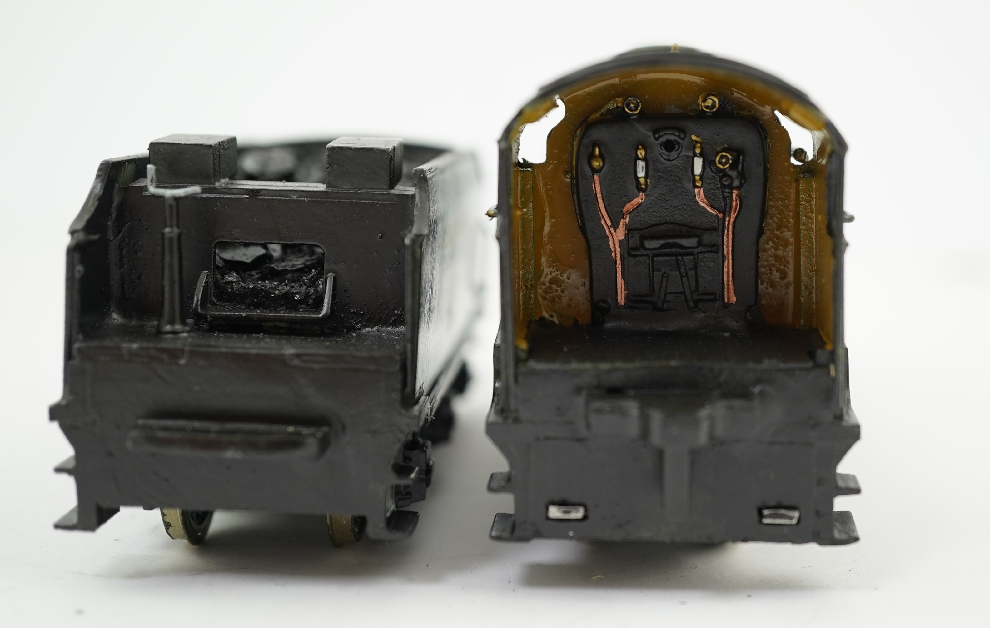 Two 00 gauge brass and white metal kit built Maunsell designed Southern Railway tender locomotives; a class S15 4-6-0, 823, together with a class N1 2-6-0, 822, constructed, painted and lined to a high standard, both mot